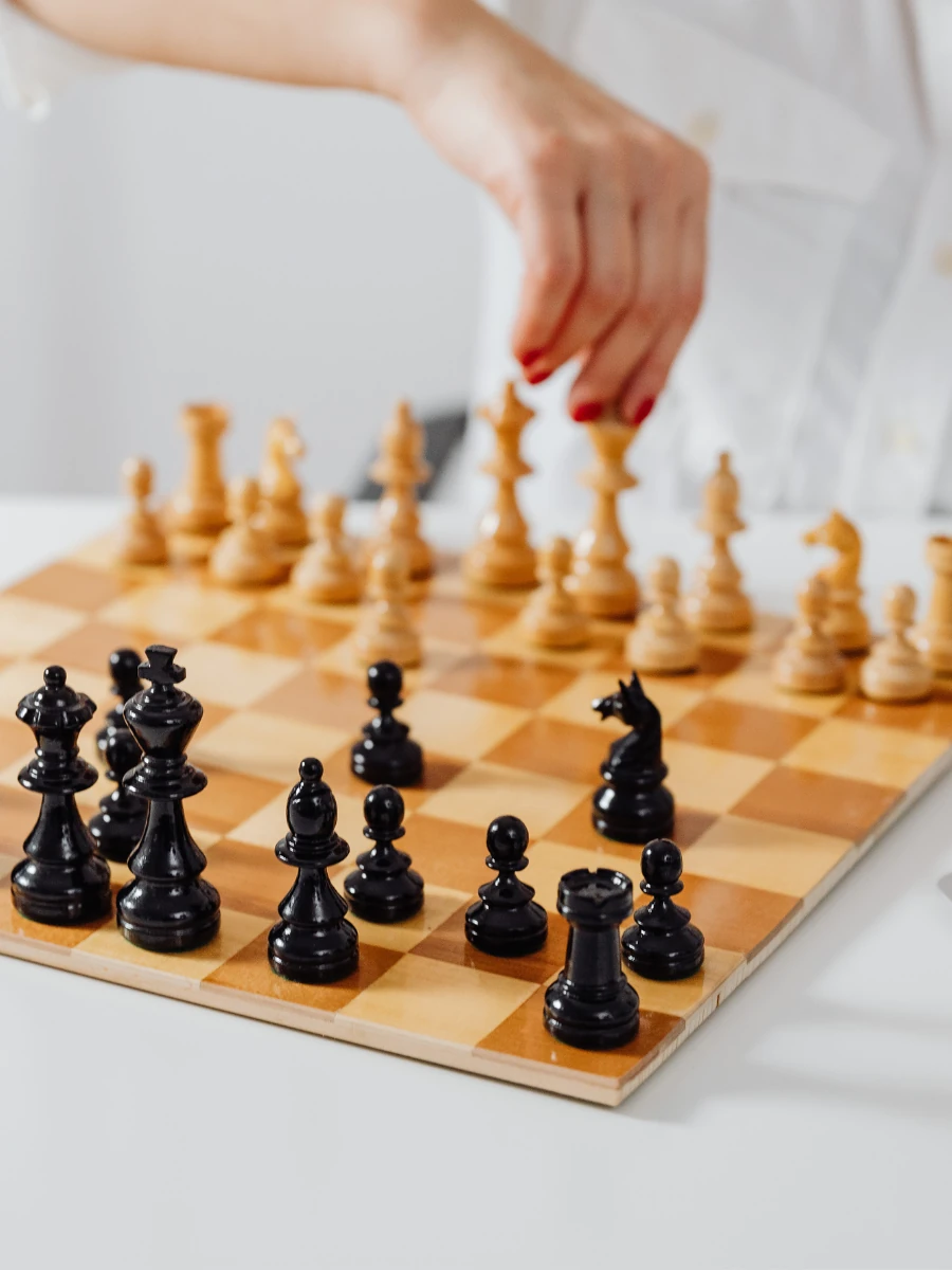 Schachspiel als Symbol für strategische Beratung, Planung, Weitsicht und fundierte Entscheidungen